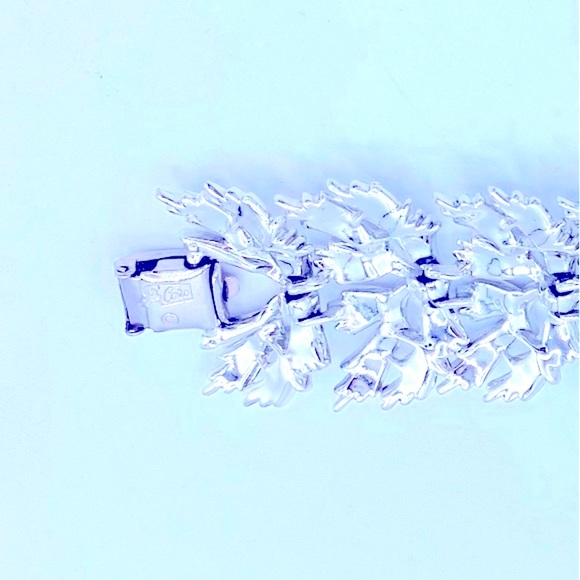 Vintage CORO Pegasus Silver Tone Textured Spiked Leaf Design Link Bracelet - Picture 8 of 9